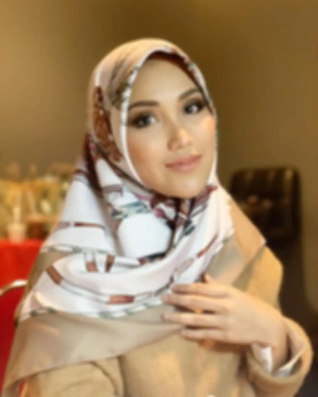 Penampilan Ayu Ting Ting pakai hijab lilit