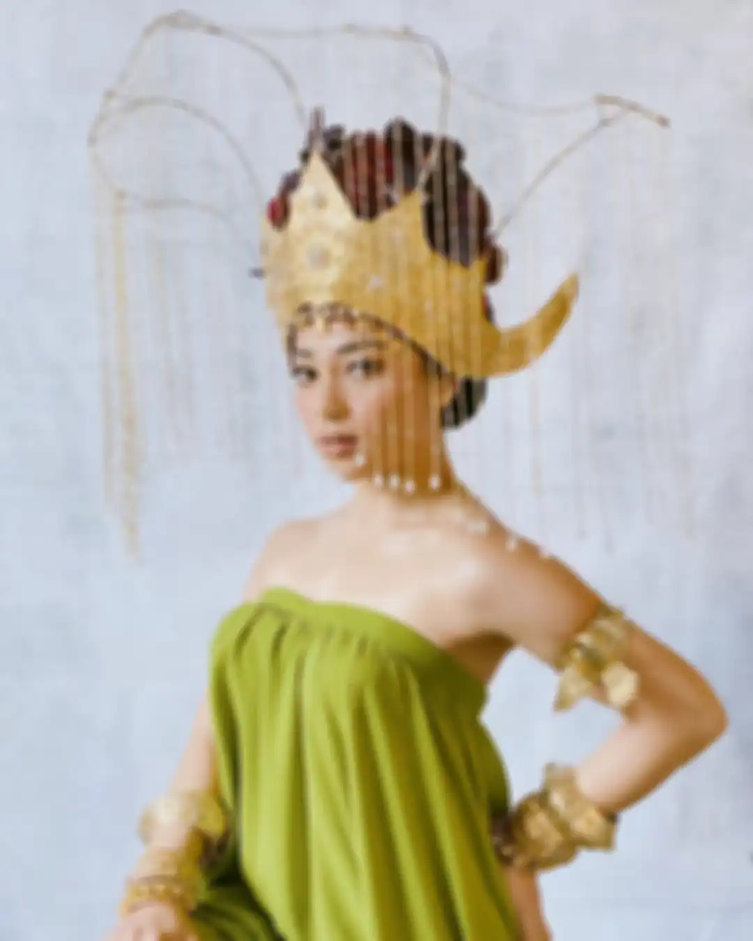 Nikita Willy saat pemotretan kenakan siger