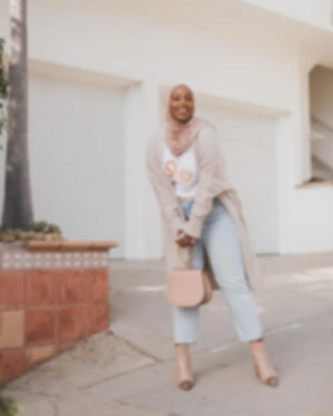 Padu padan baju putih ala selebgram hijab plus size, Aysha Harun
