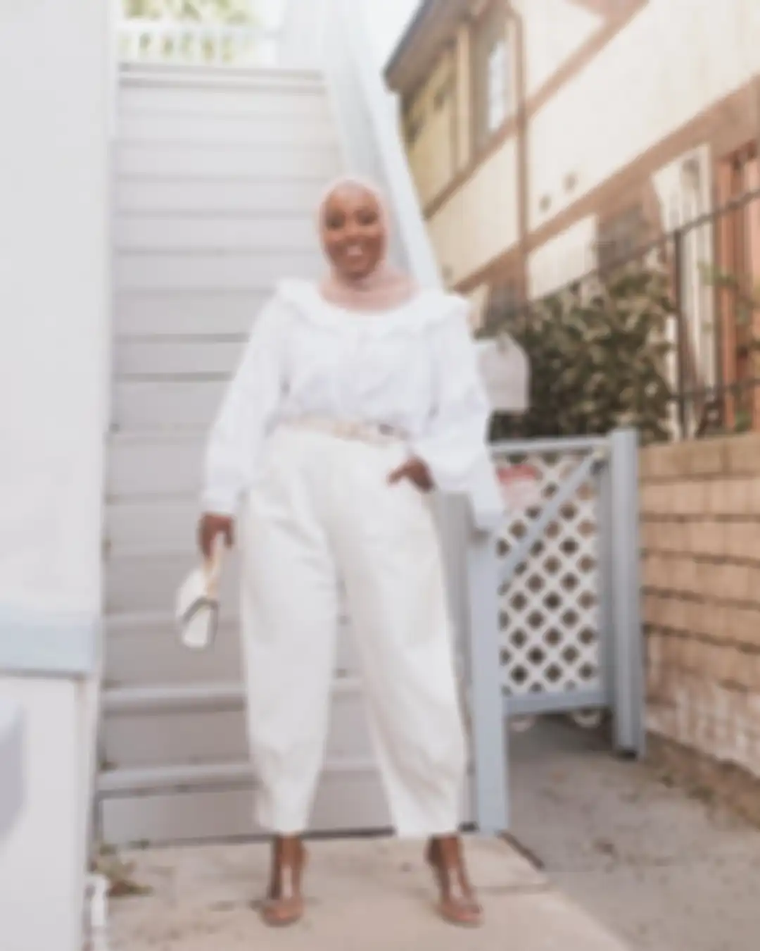 Padu padan baju putih ala selebgram hijab plus size, Aysha Harun
