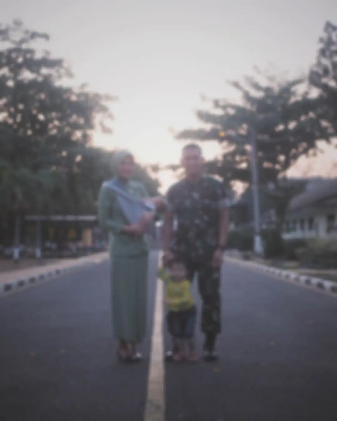 JIan Batari bersam suami dan dua anaknya