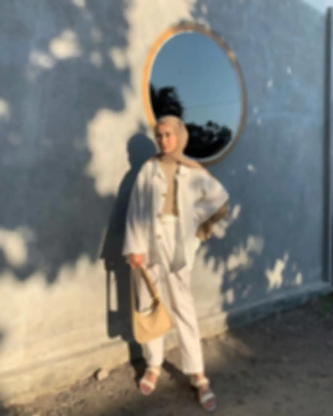 Outfit hijab putih ala Yure Zalina