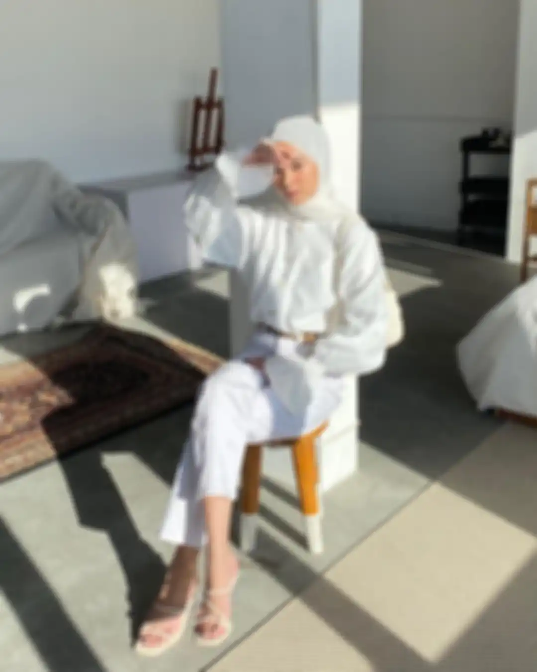 Outfit hijab putih ala Yure Zalina