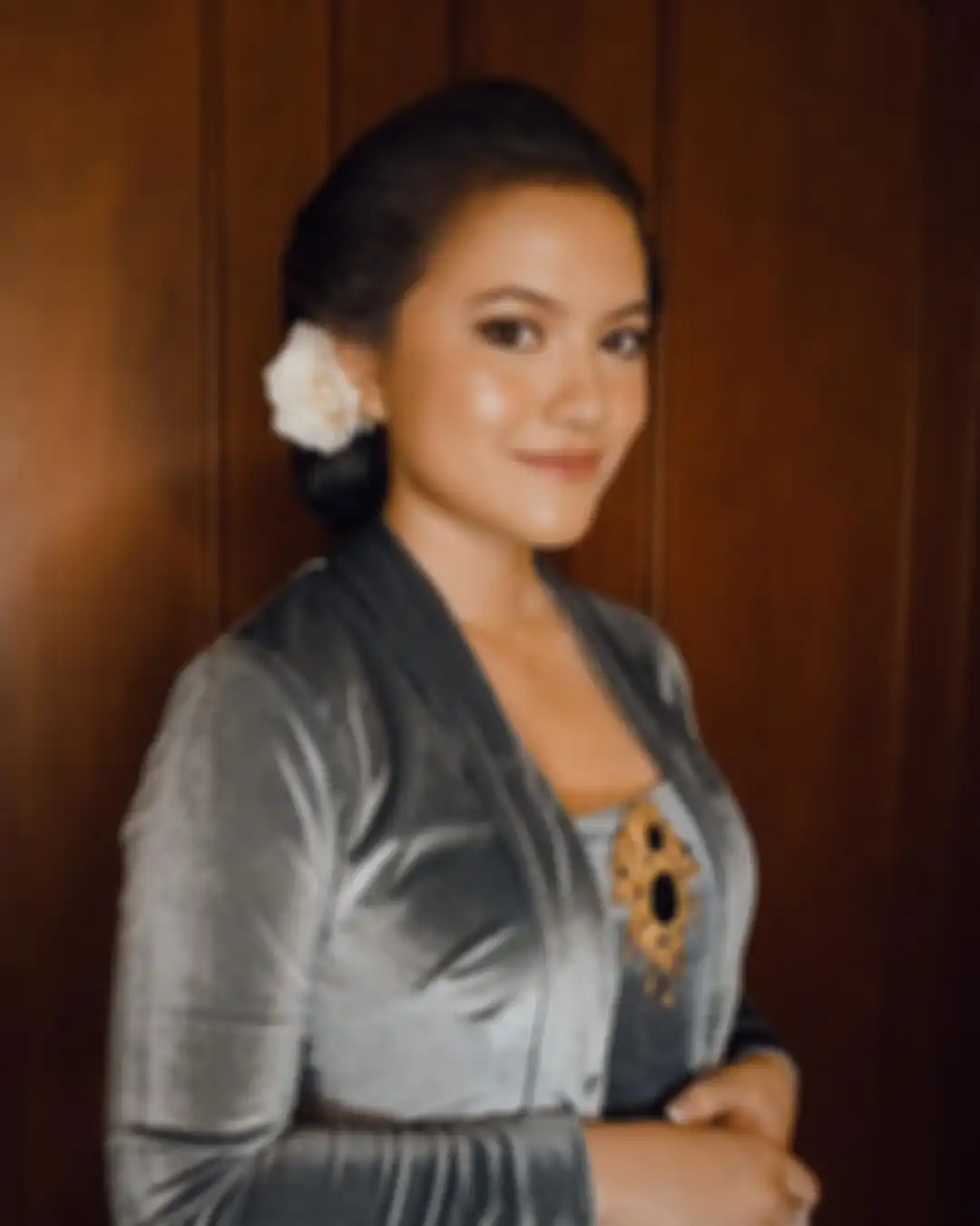 Gaya makeup Marsha Aruan saat tampil dengan kebaya