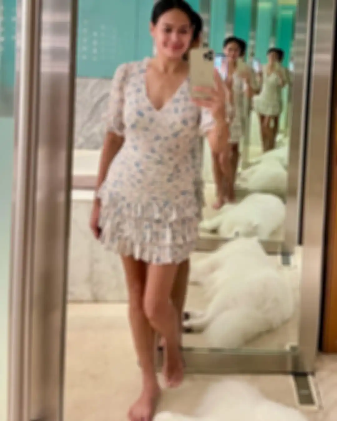 Donna Harun saat kenakan dress mini