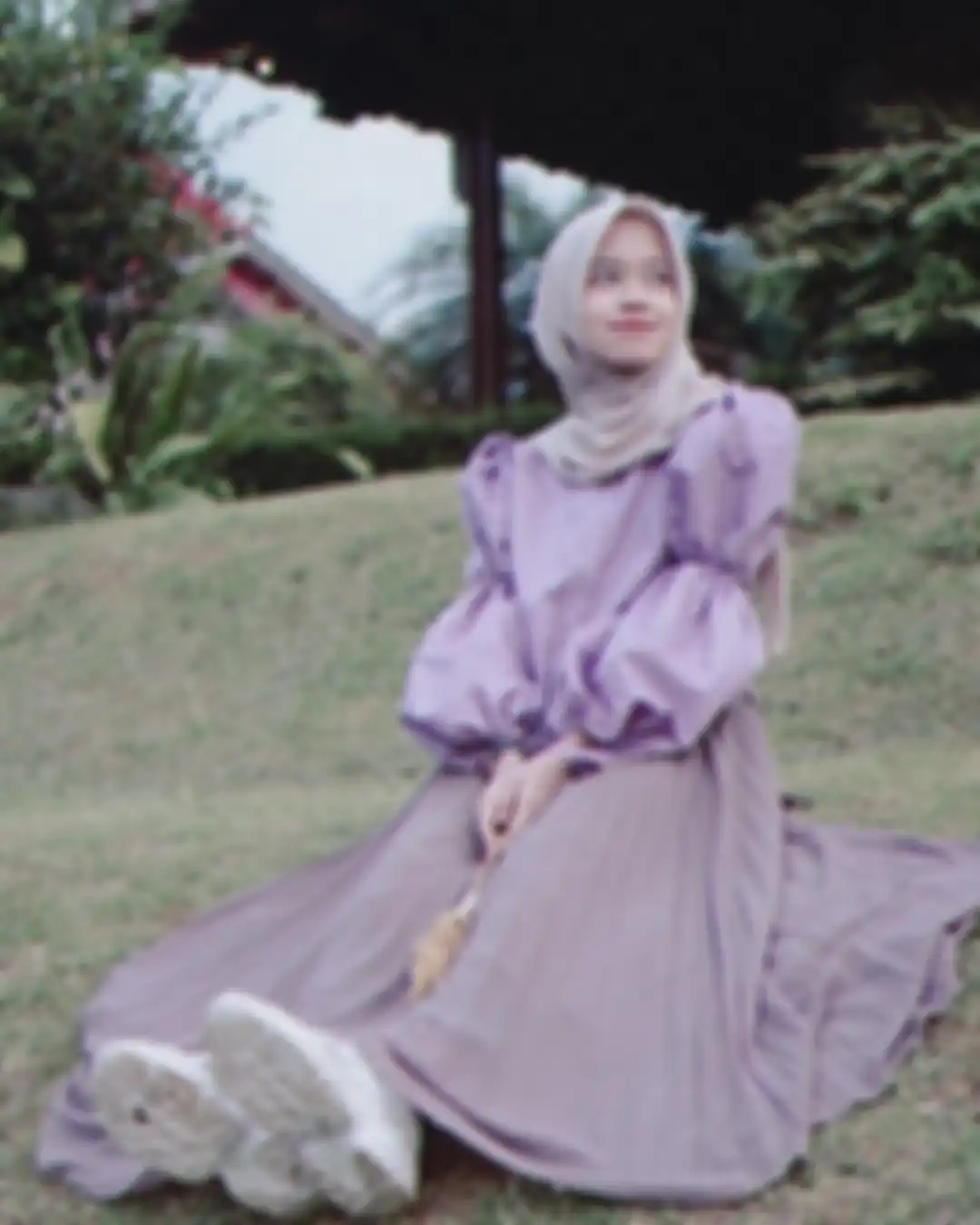 OOTD hijab dengan rok panjang ala Alma Esbeye