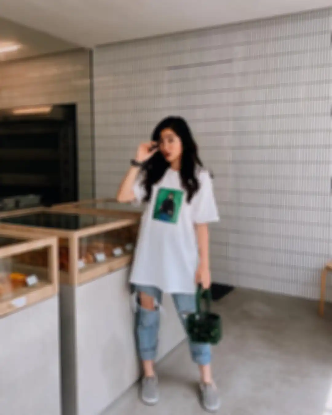OOTD Febby Rastanty pakai satu slip on motif checkered