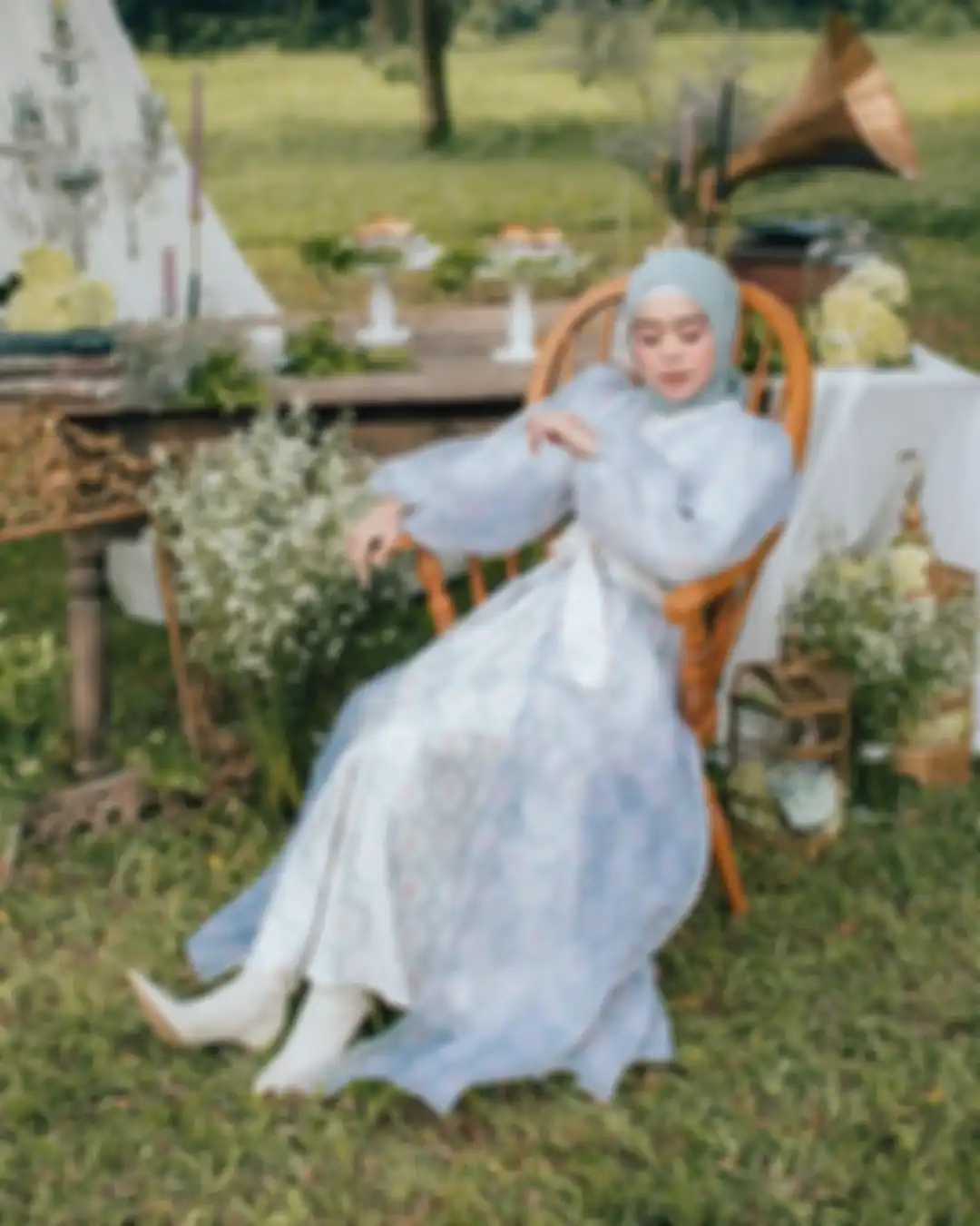 Dress hijab kekinian ala Lesty Kejora