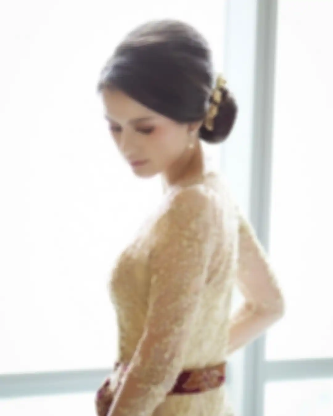 Gaya rambut Sarah Menzel di acara akad nikah Atta dan Aurel
