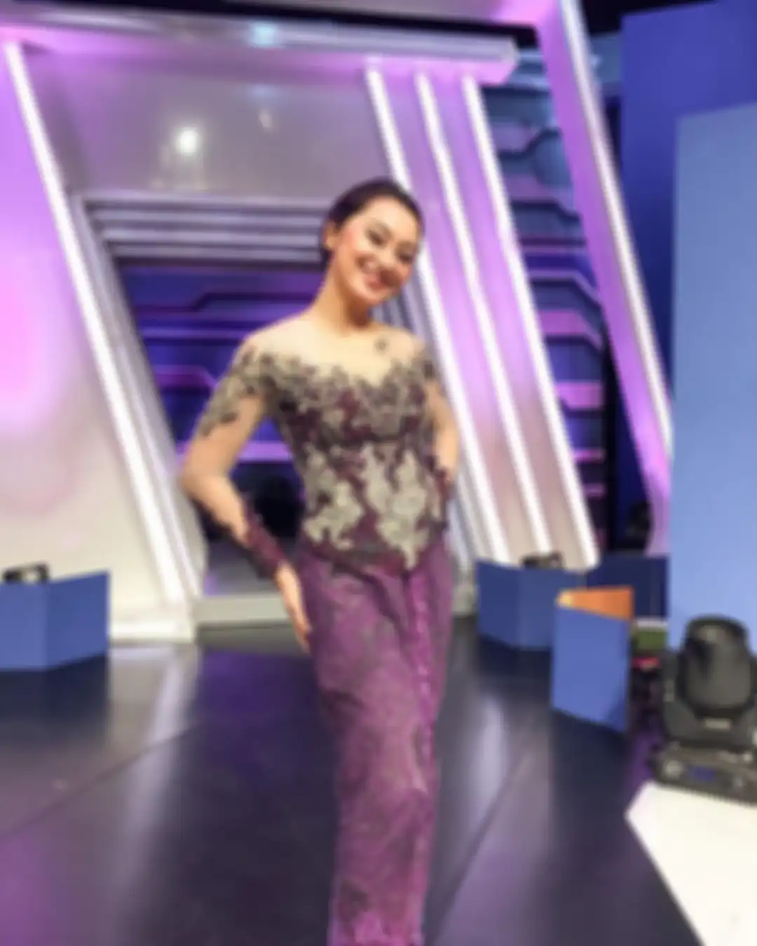 Penampilan Memes Prameswari pakai kebaya