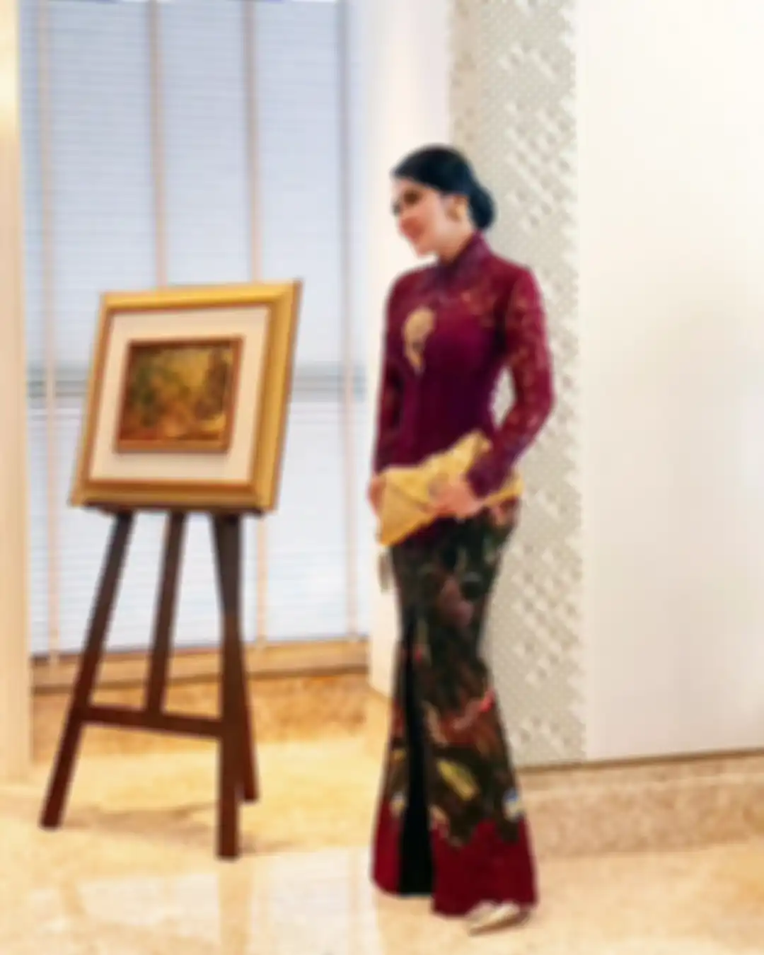 Gaya Mentereng Syahrini saat Pakai Kebaya  Berukuran Pas Body di Hari Kartini