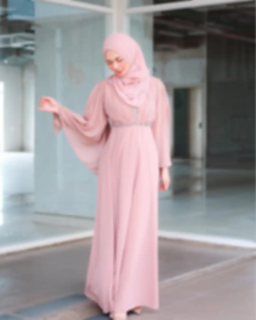Dress pink hijab untuk Lebaran ala Nabilrach