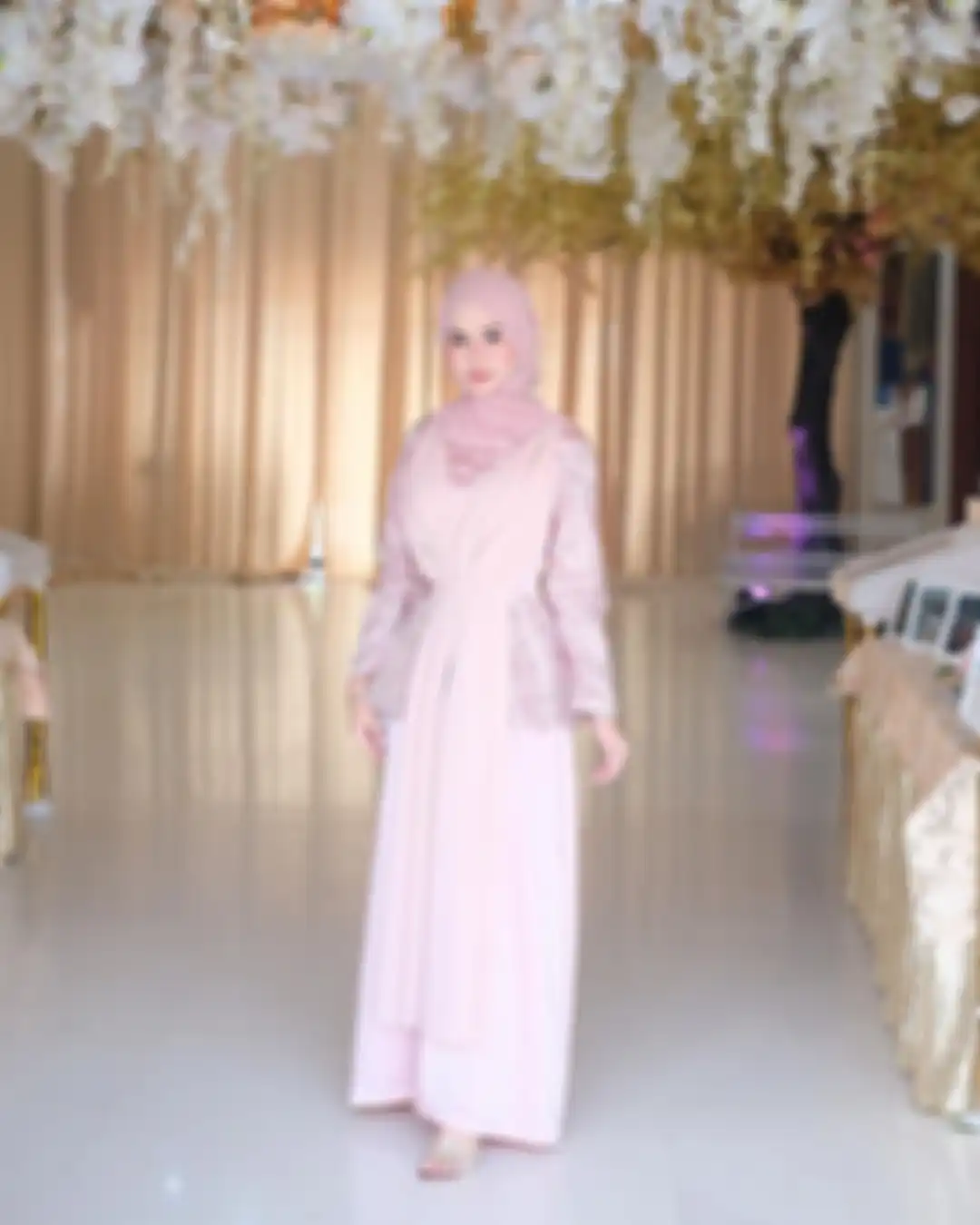 Dress pink hijab untuk Lebaran ala Nabilrach
