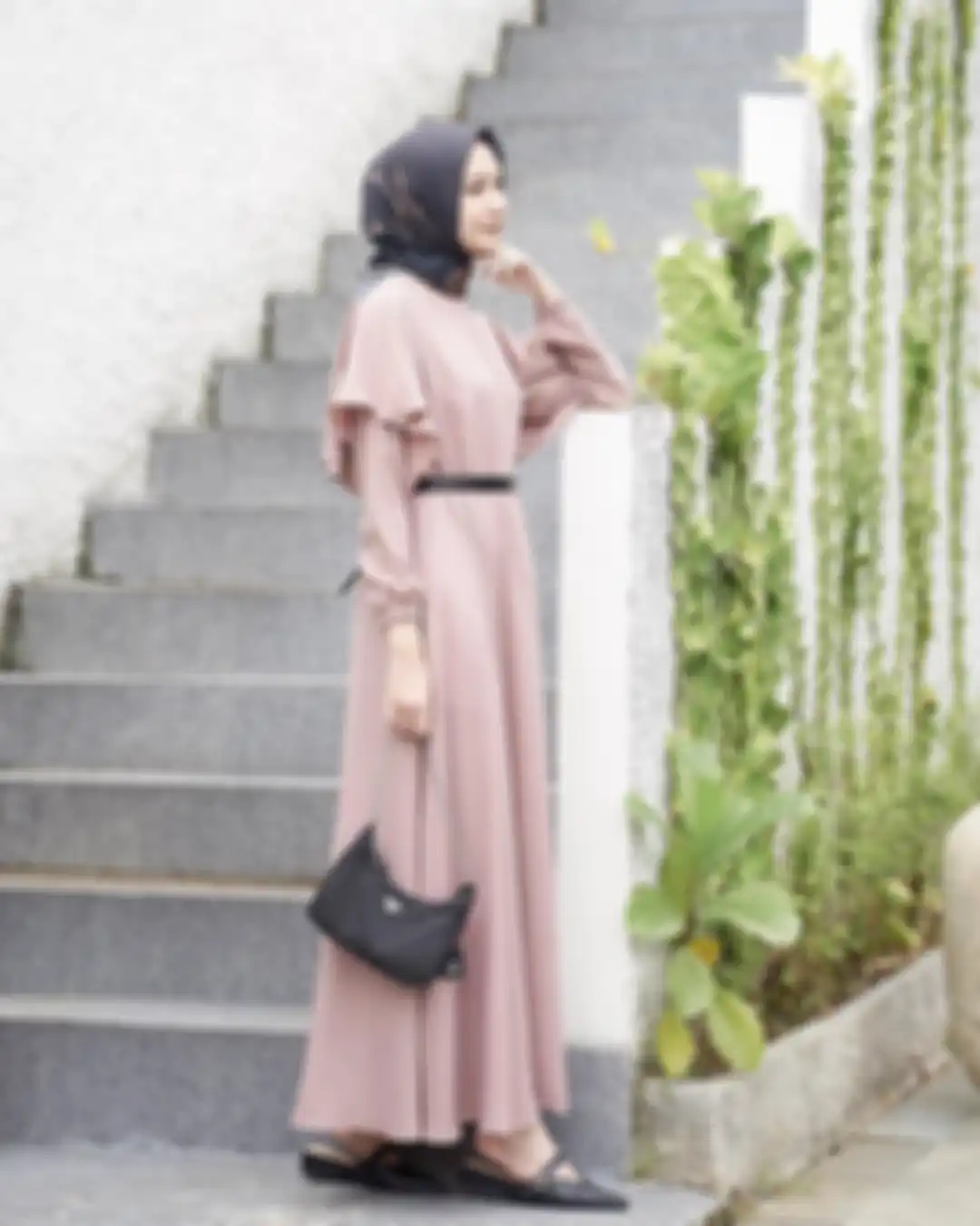 Dress pink hijab untuk Lebaran ala Bahjatina