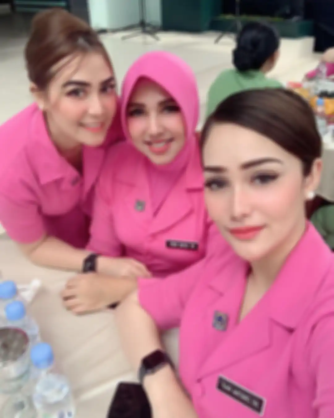 Foto cantik Cristina Laws, sosok istri perwira polisi yang bertugas di Polresta Samarinda viral mirip barbie hidup.
