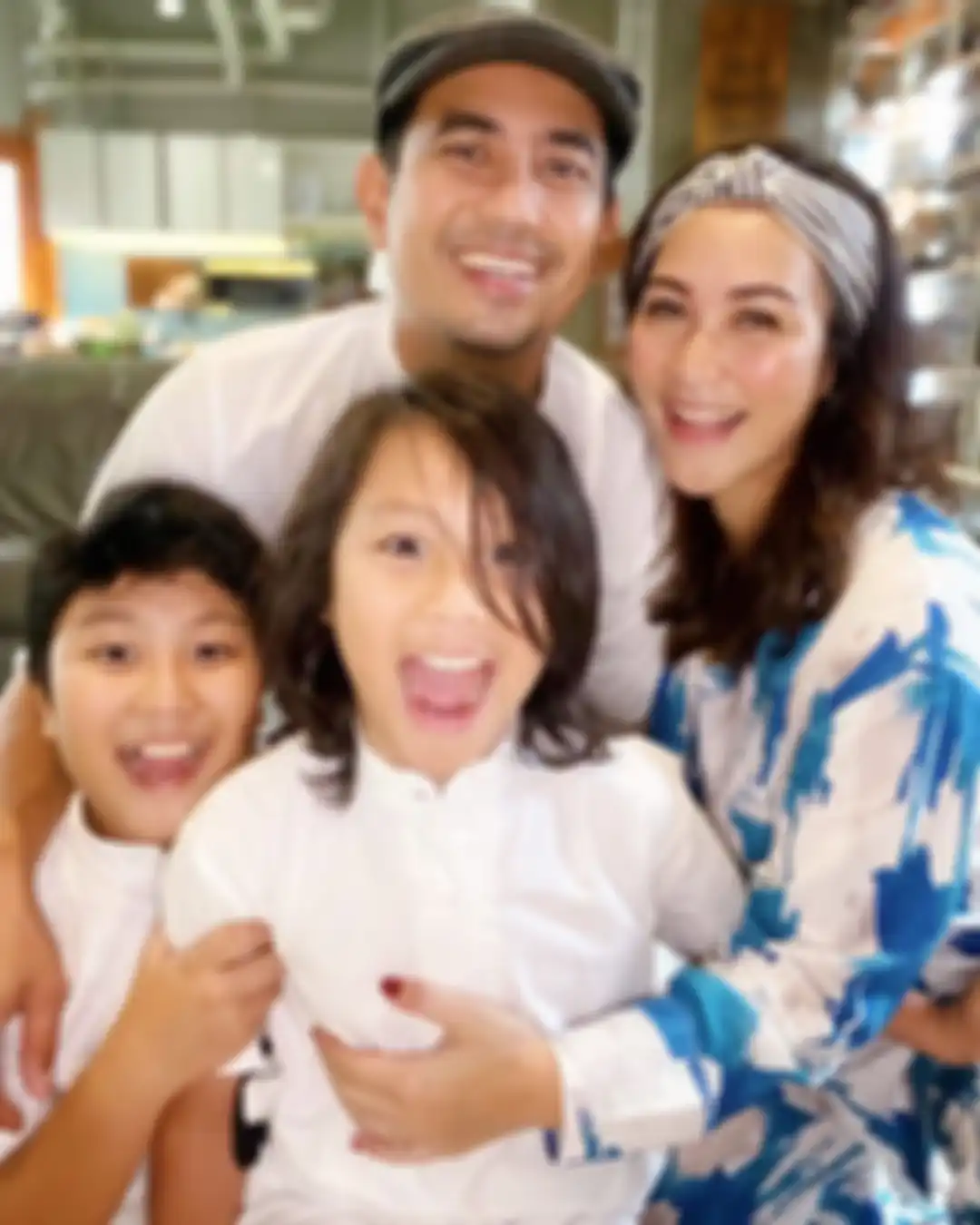 Rio Febrian dan keluarga merayakan Lebaran dan Kenaikan Isa Almasih