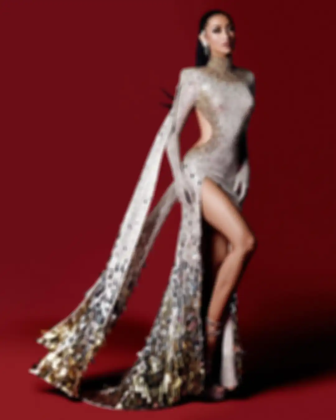 Foto bikini Ayu Maulida Putri, model cantik asal Surabaya yang memukau Miss Universe 2020 dengan kostum komodo.
