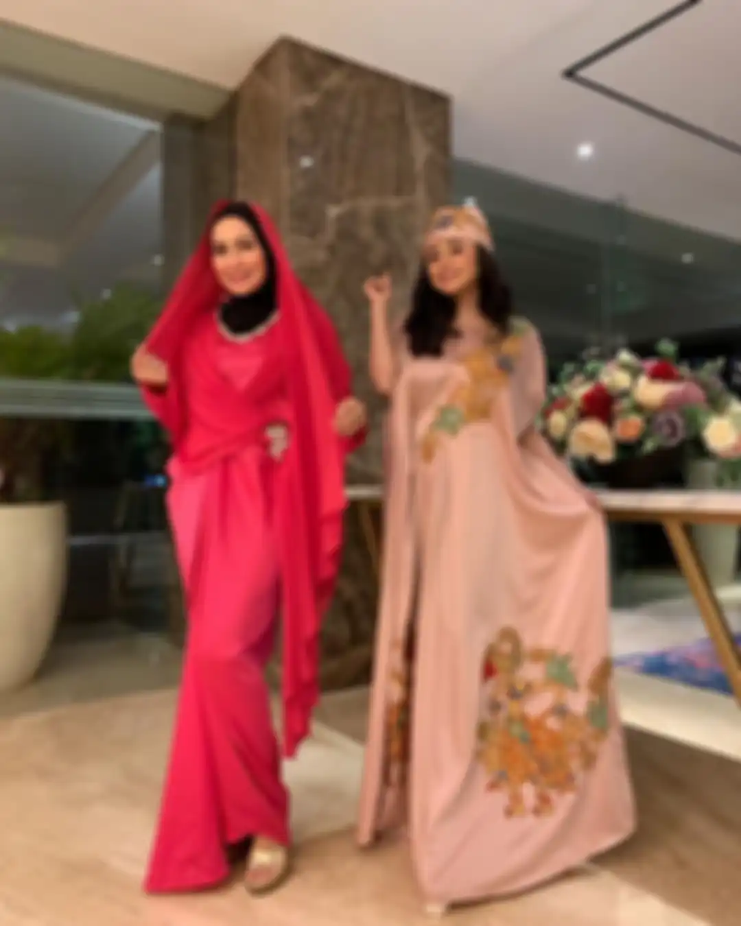 Foto cantik Erlin Sarintan, selebriti yang bikin Dewi Perssik berduka saat momen Lebaran tahun 2021. Keduanya sudah bersahabat sejak lama. 