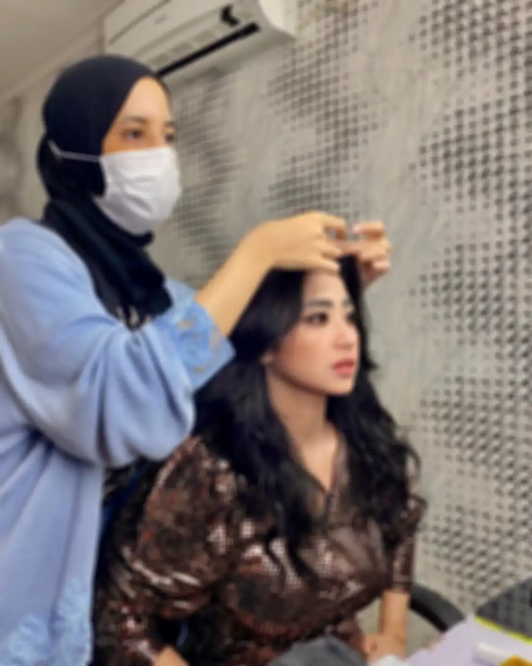 Dewi Perssik menjadi sorotan usai manggung di acara khitanan di Kudus, Jawa Tengah, Sabtu (22/5/2021).