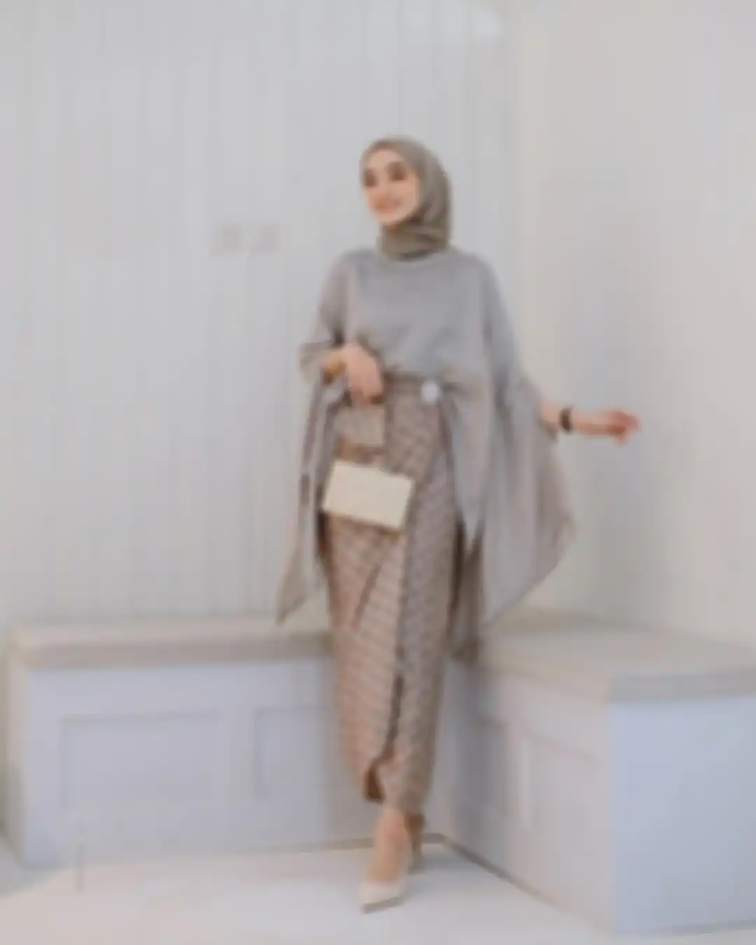 Baju Kondangan Untuk Hijabers - Atasan Batwing dan Kain Batik