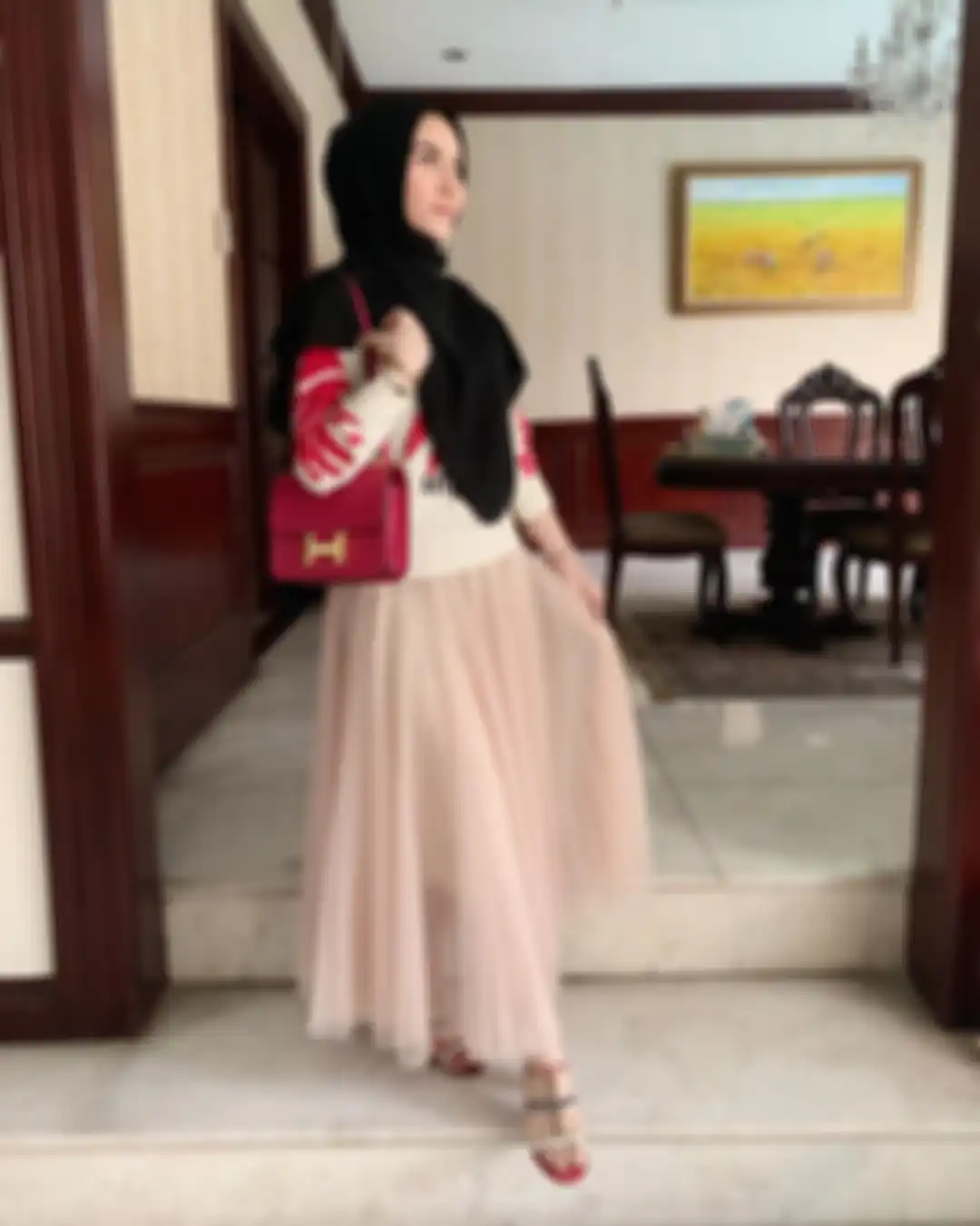 Foto Syahra Larez berhijab. Mantan Rizky Billar ini sempat mengeluarkan komentar soal Lesti Kejora hingga menjadi sorotan.