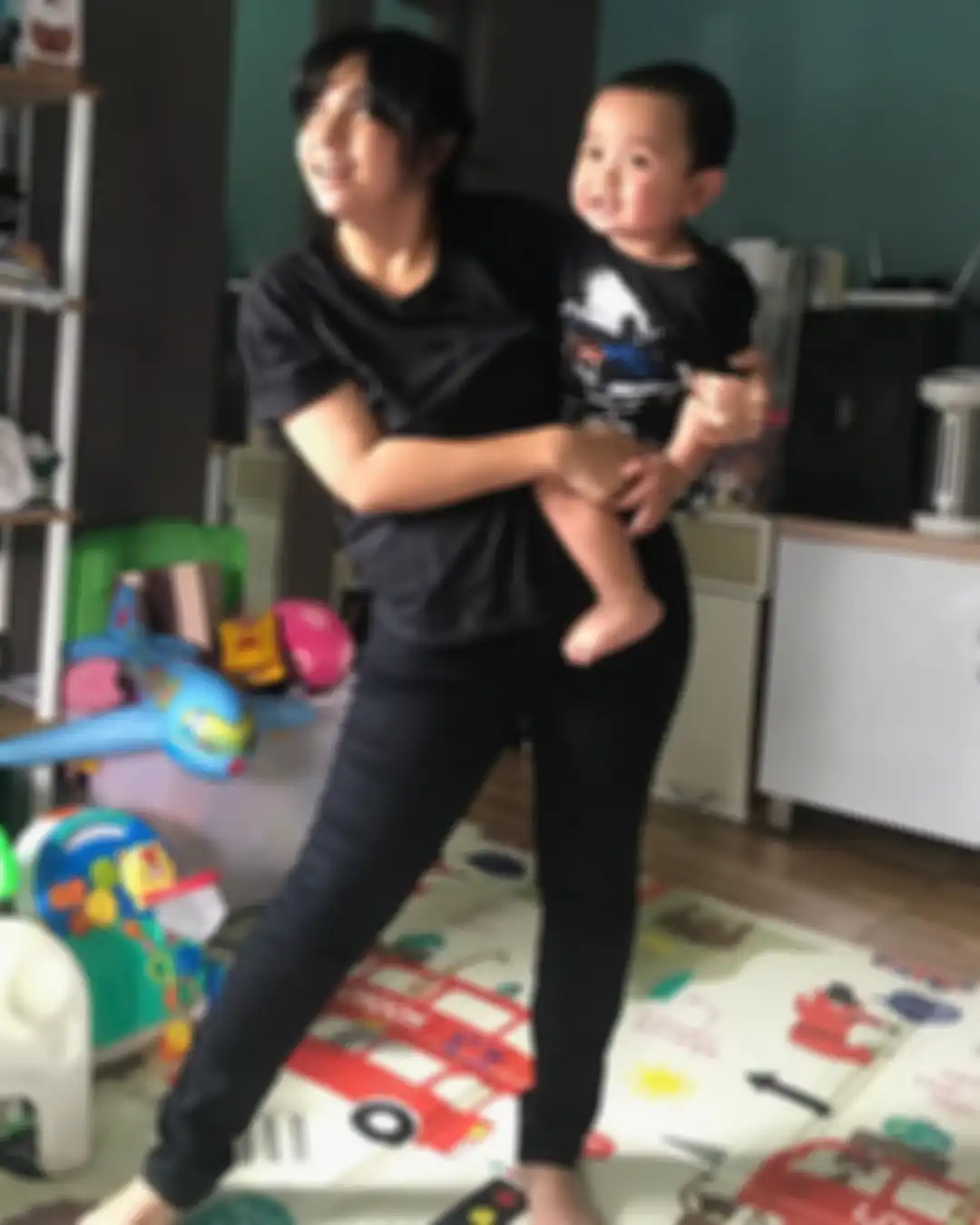 Perasaan artis sinetron Weni Panca hancur saat dikabari sang suami meninggal dunia di kamar mandi.