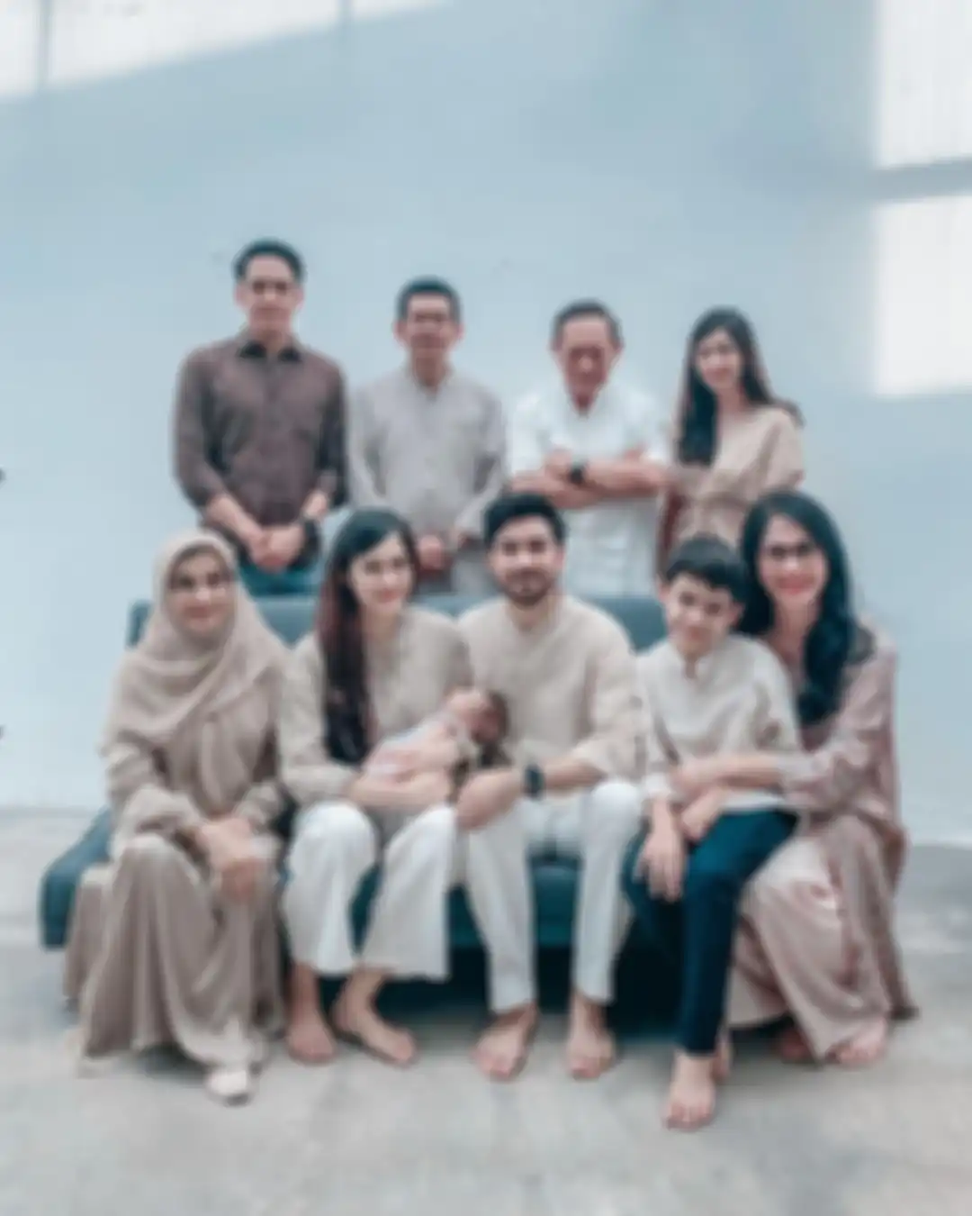 Foto kehangatan ibu Alyssa Soebandono, Angki Wardani bareng keluarga mencuri perhatian. 