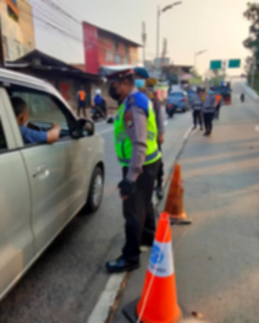 Penerapan PPKM level 4 diperpanjang di sejumlah daerah di Indonesia. Totalnya, ada 141 kabupaten/kota.