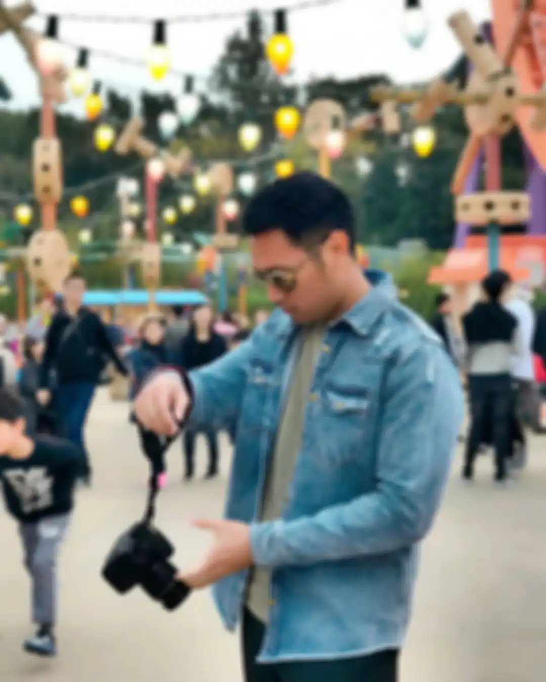 Bupati Tuban Aditya Halindra mencuri perhatian dengan foto liburan mewahnya. Potretnya mirip Aldebaran Ikatan Cinta.