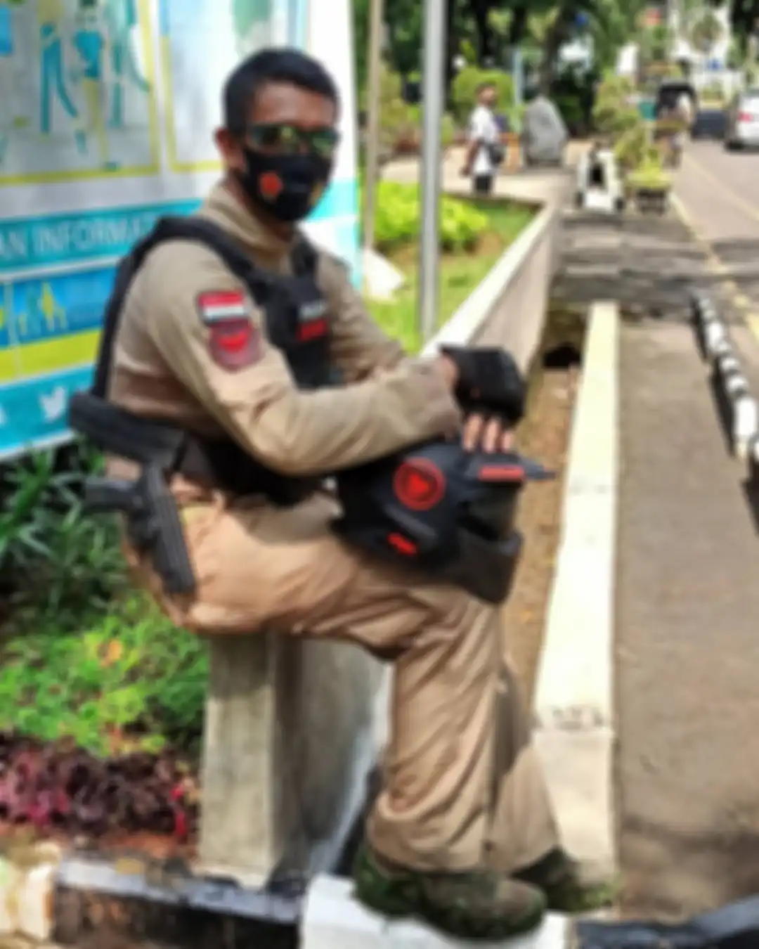 Usai menggunggah konten penangkapan itu, foto komandan Tim Jaguar disorot. Netizen pun penasaran. 
