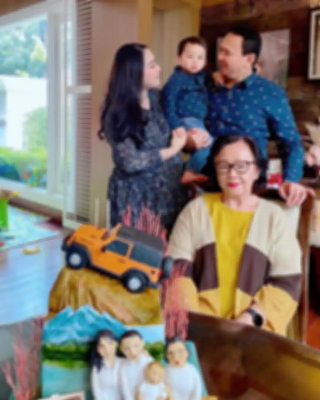Puput Nastiti Devi tampak mengandung anak kedua Ahok saat merayakan ulang tahun ke-55 Komisaris Utama Pt Pertamina itu.
