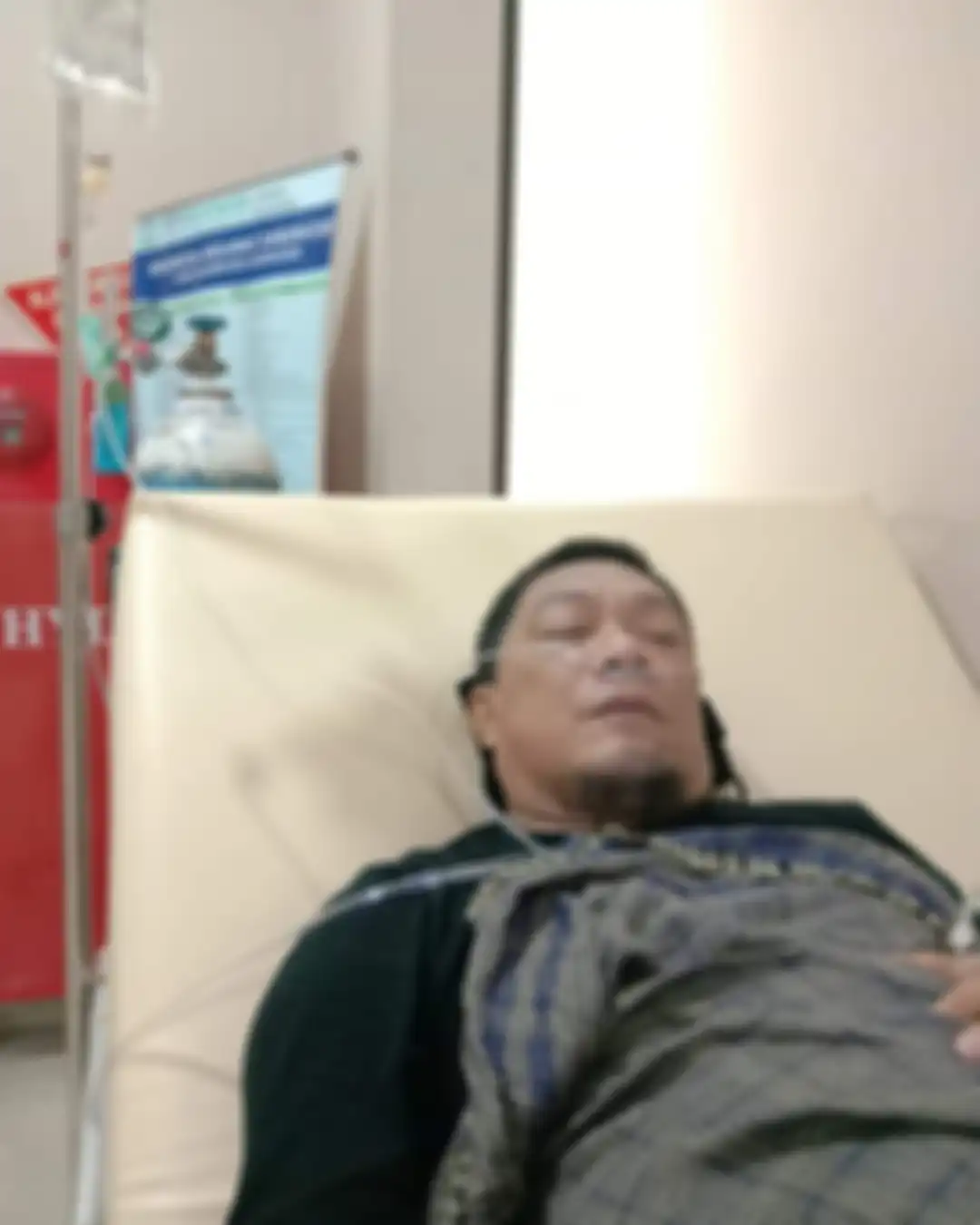 Foto Yahya Waloni terbaring lemah dengan selang oksigen di rumah sakit beredar di media sosial. Foto itu malah dicibir netizen. 