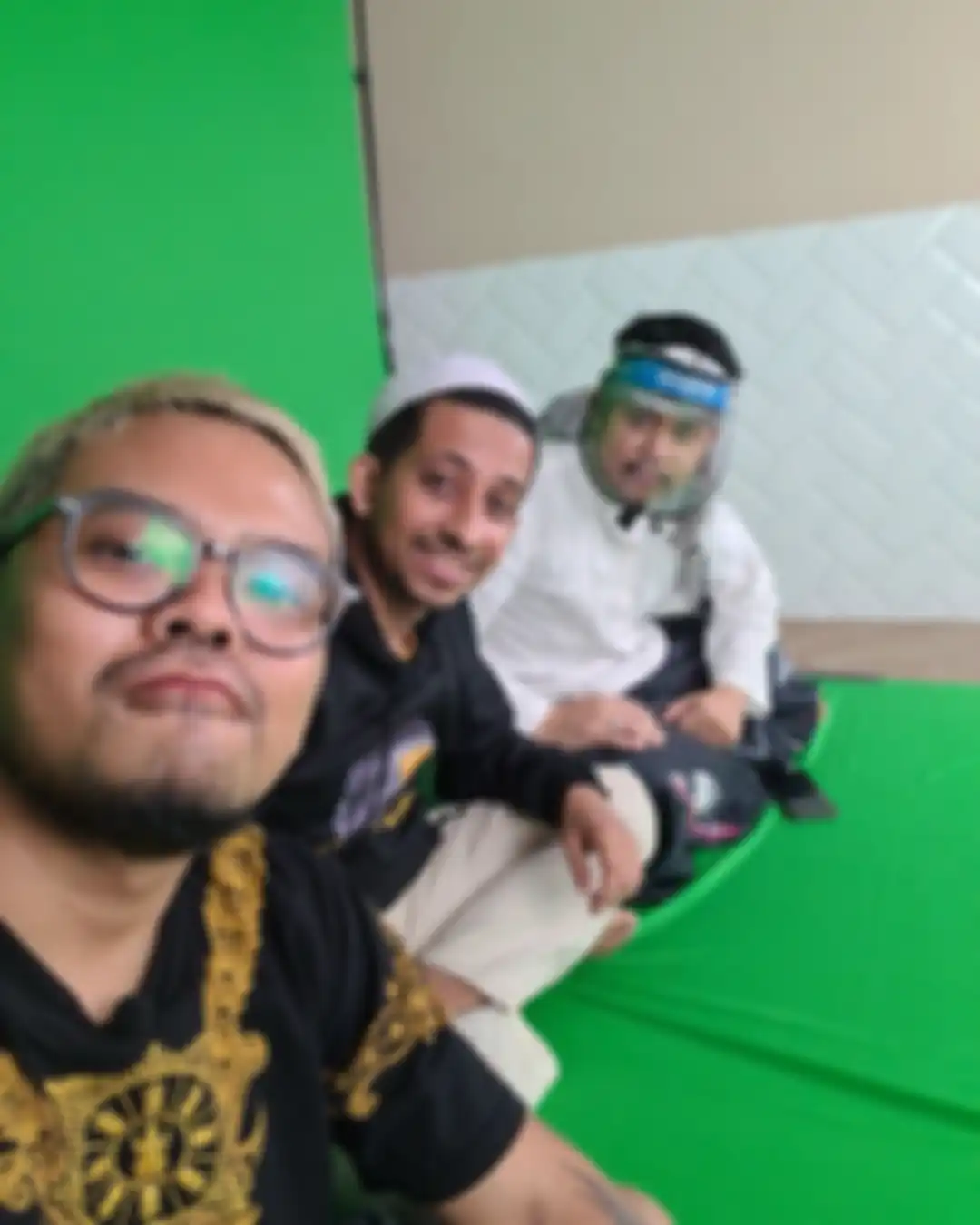 Foto Coki Pardede, jebolan SUCI 4 melucu dengan sahabatnya, Habib Husein Hadar dan Tretan Muslim. Kini, polisi menyelidiki rekan komika Coki Pardede.