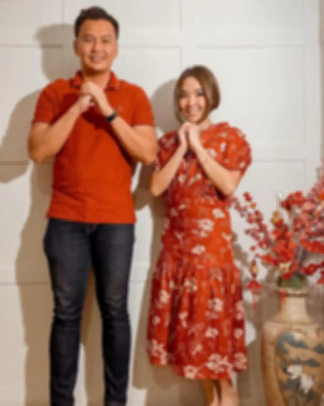 Gisel yang tampak ogah memajang foto keluarga sendiri saat Imlek mengakui, ayahnya punya cara ibadah berbeda kepada Tuhan.