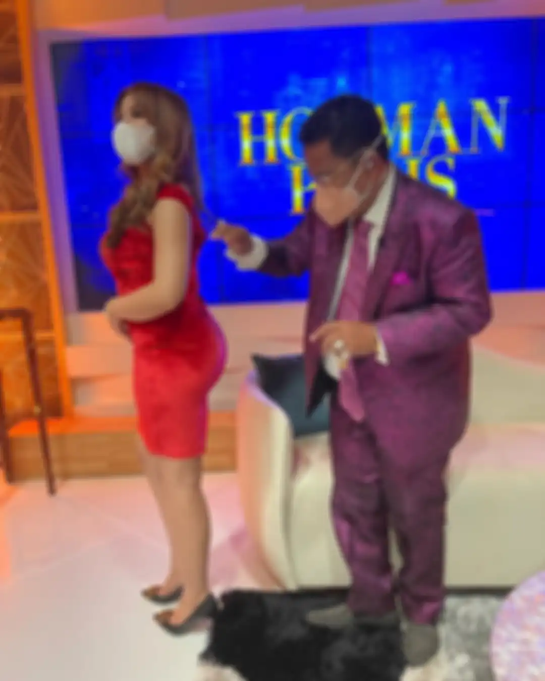 Hotman Paris mengunggah foto aspri saat Subuh. Foto aspri Hotman Paris bikin mata netizen langsung melek. Dia lakukan ini disentil masalah Holywings.