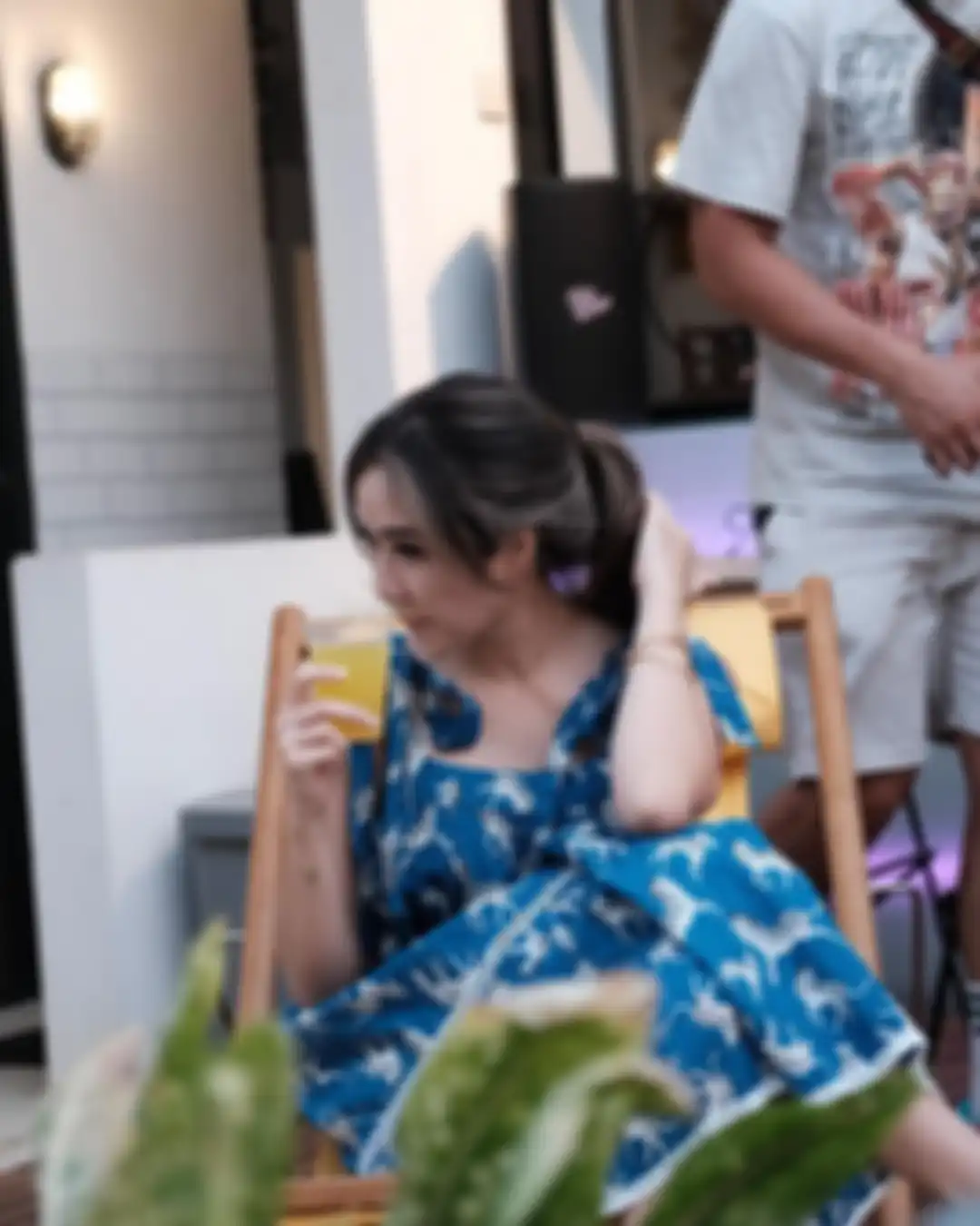 Terlepas dari foto Gisel pakai dress biru banjir pujian, komedian muda ini kebanjiran job gegara roasting kekasih ibunda Gempi. Begini ceritanya.