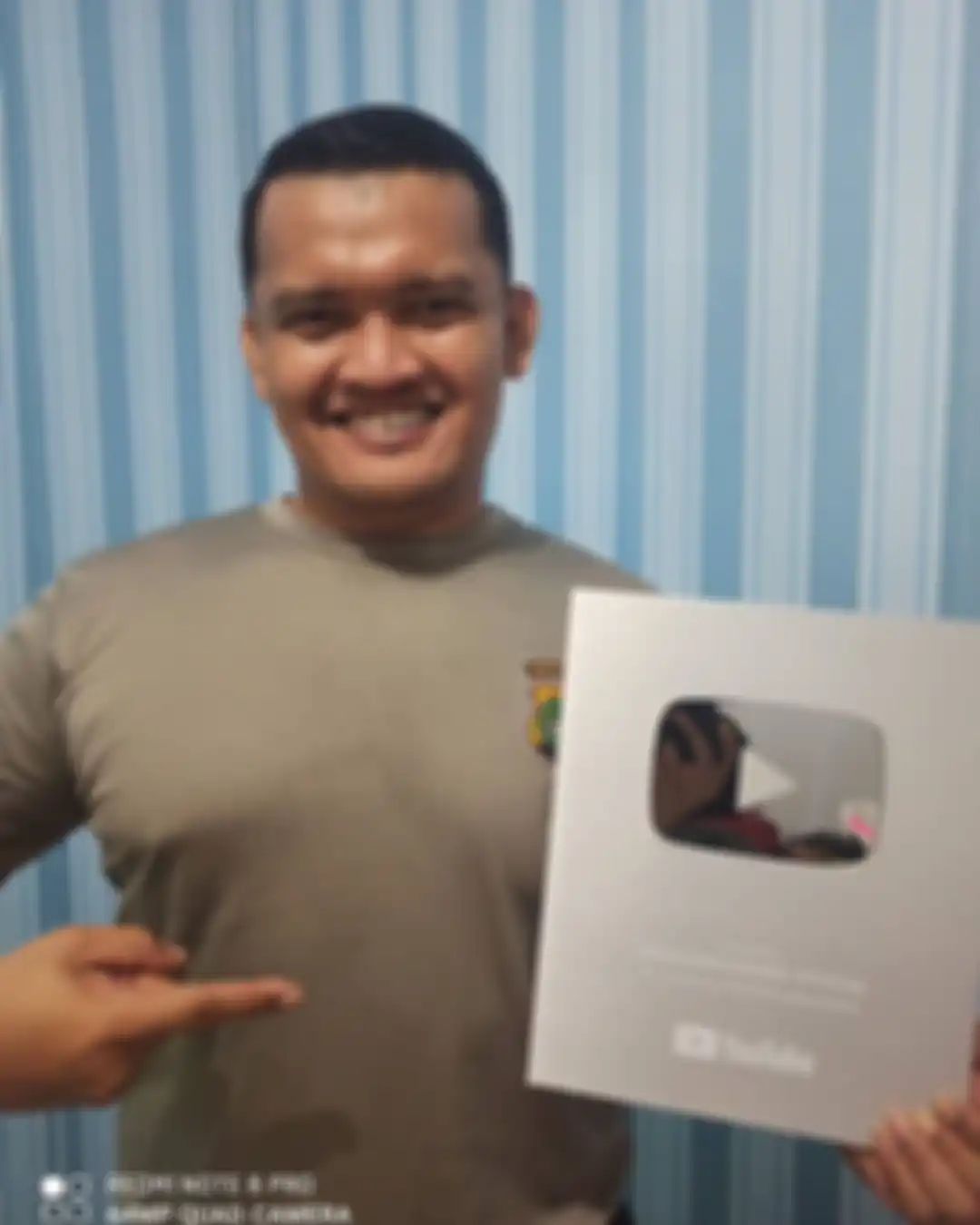 Video viral Aipda Ambarita memeriksa handphone warga saat patroli berbuntut panjang. Aipda Ambarita kini terancam sanksi dari Polri.