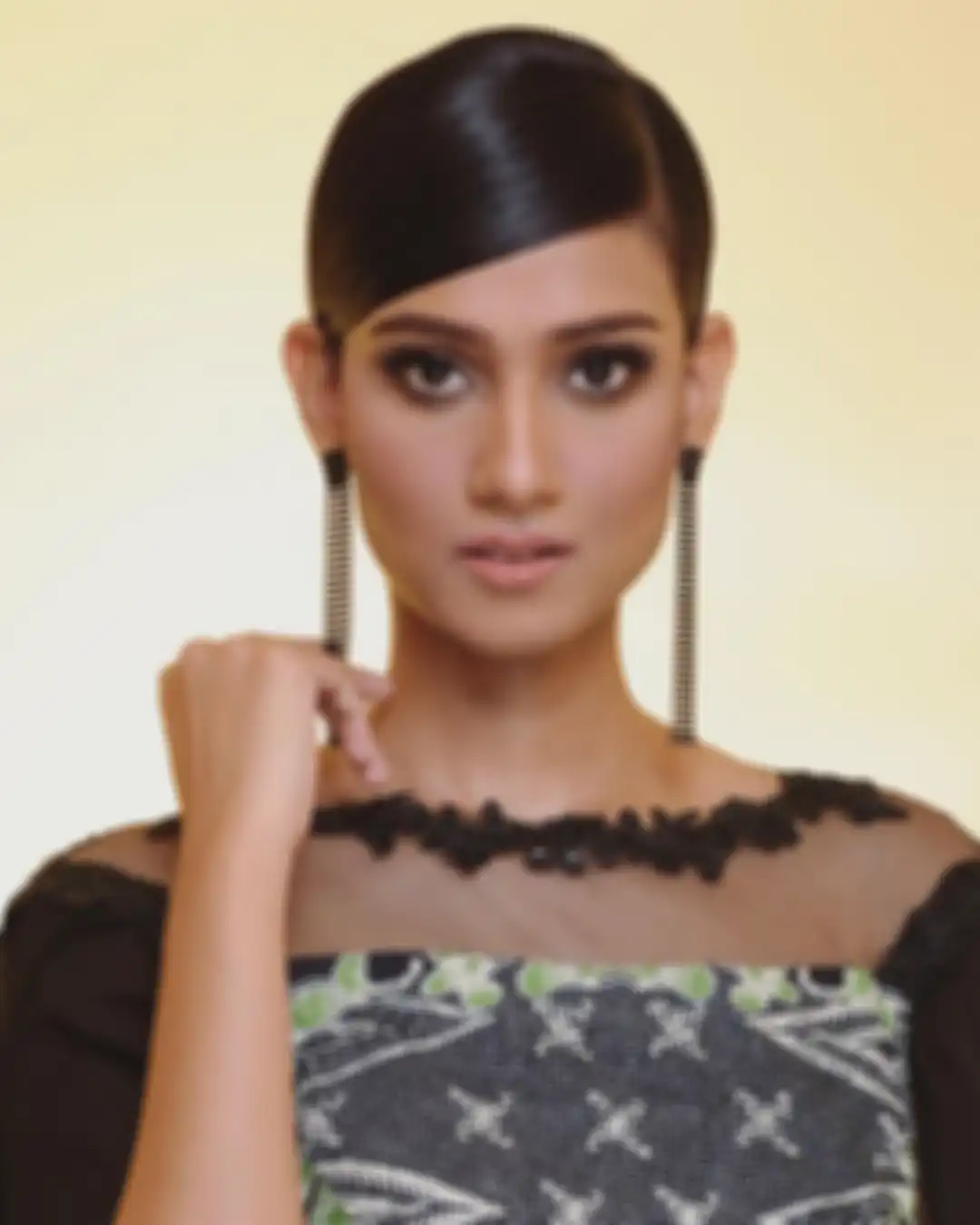 Kali ini klaim atas aset budaya Indonesia datang dari Miss World Malaysia Lavanya Sivaji. Sontak foto Lavanya Sivaji digeruduk tanpa ampun.