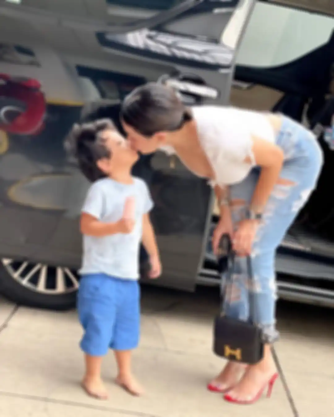 Hubungan antara Nikita Mirzani dan Polda Metro Jaya itu seolah mengingatkan kita atas tudingan pengacara kondang Elza Syarief.