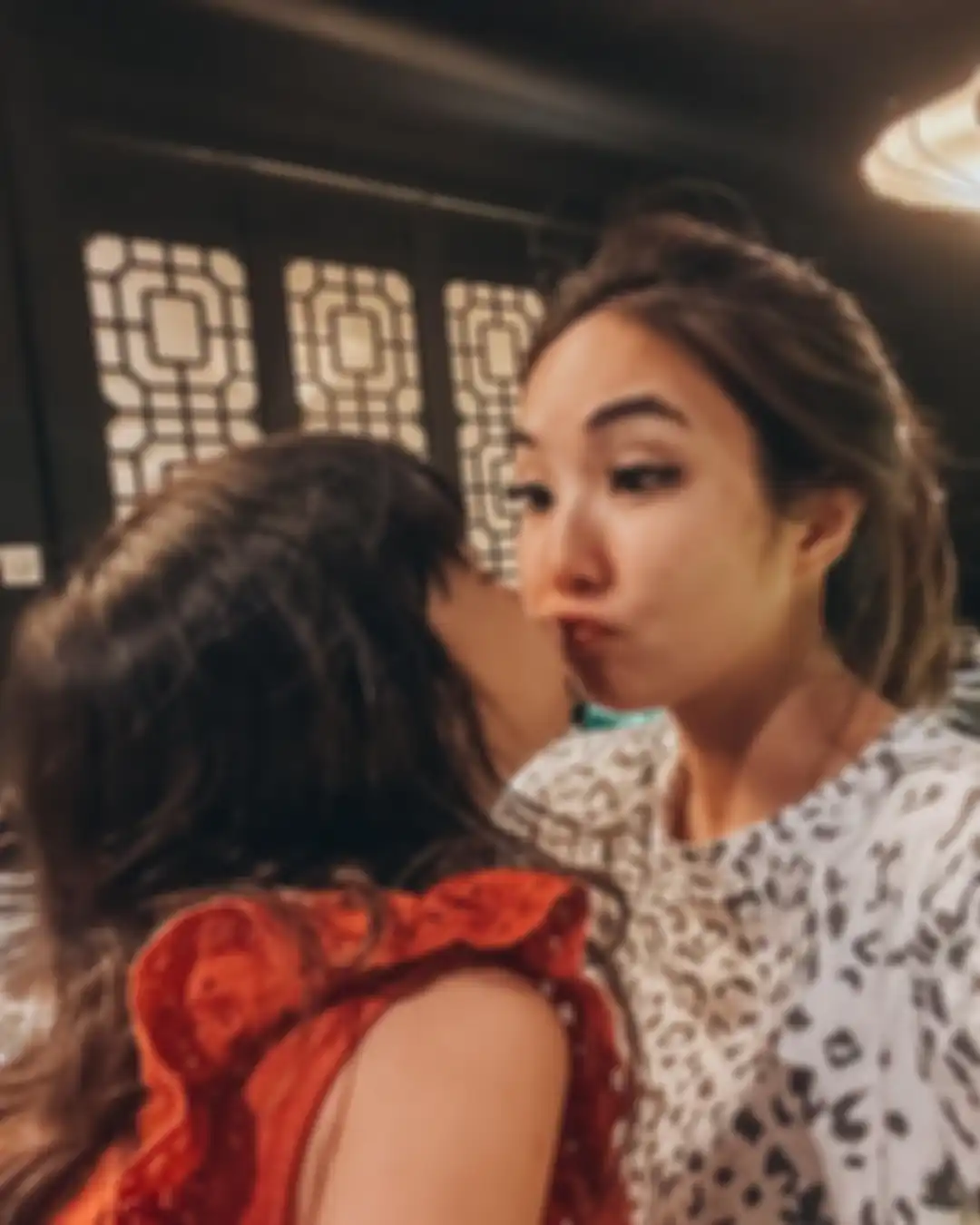 Gisel mengunggah foto dirinya sama Gempi di Instagram. Dalam foto itu Gisel tampak berpose dengan anak kesayangannya itu. 
