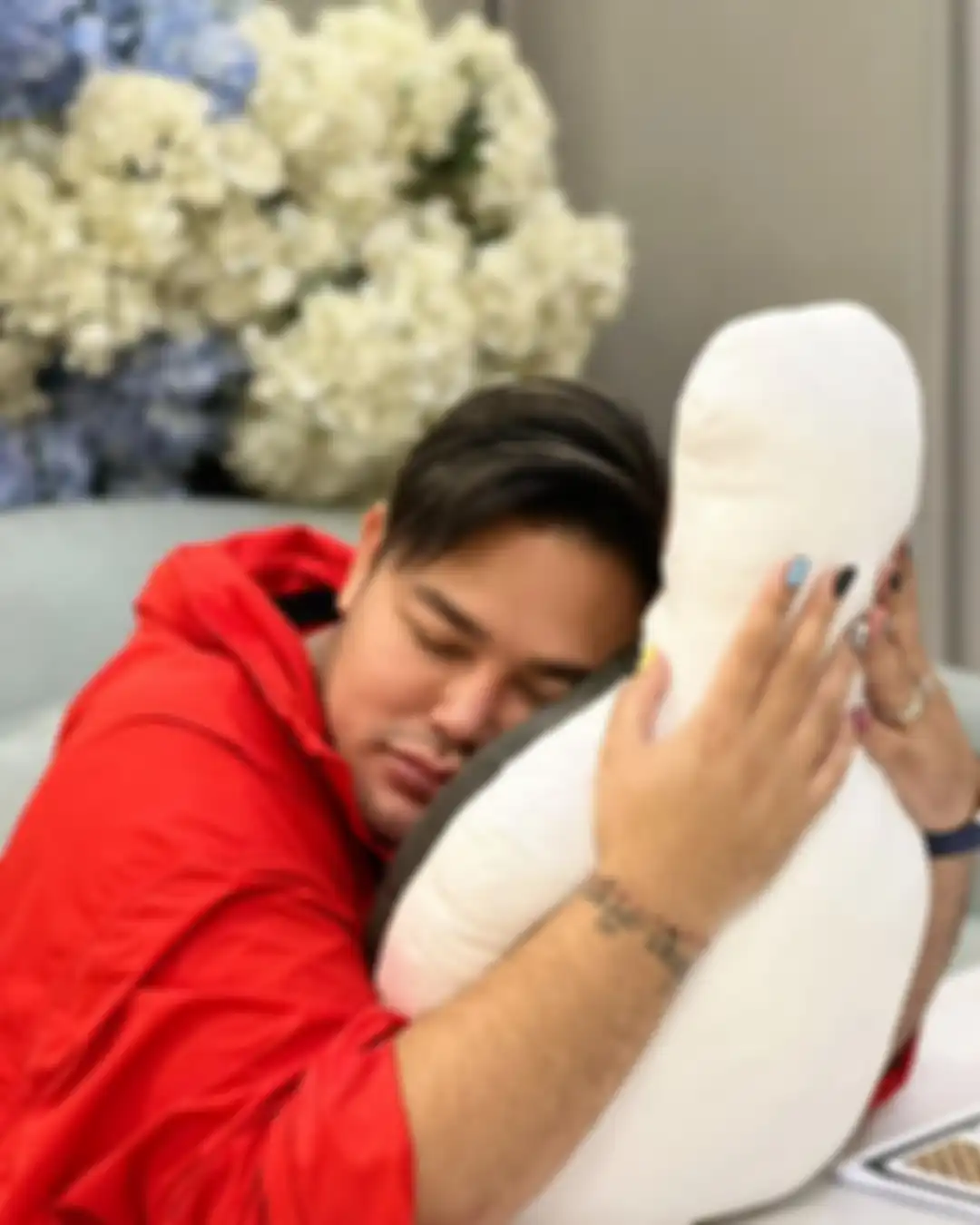 Foto unggahan Ivan Gunawan langsung memicu banyak respons dari netizen. Salah satunya, datang dari Maharani Kemala.
