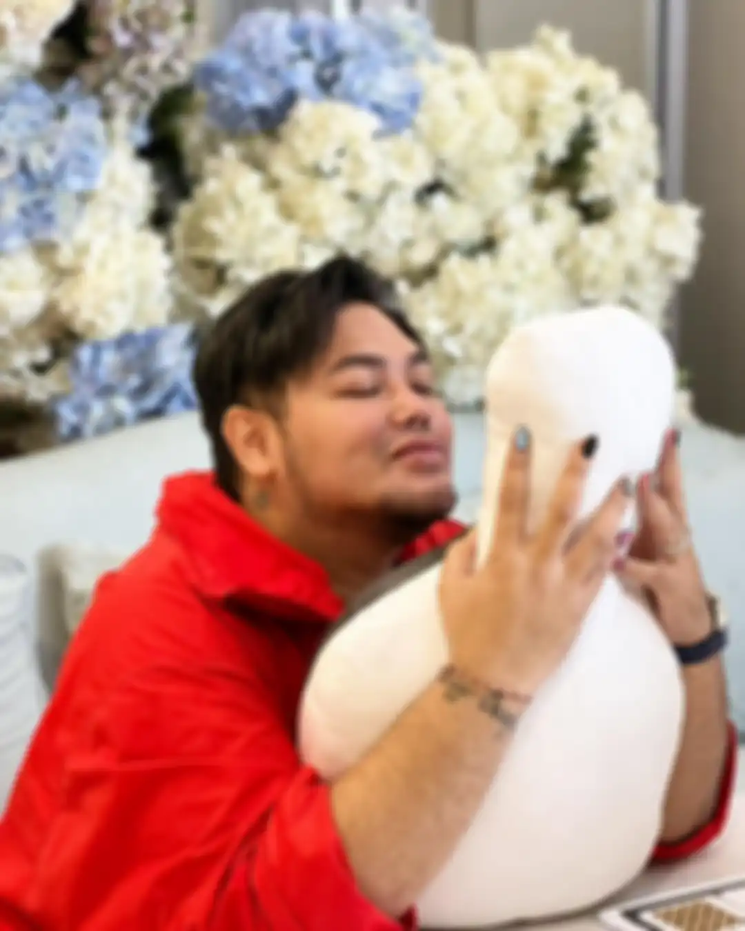 Foto unggahan Ivan Gunawan langsung memicu banyak respons dari netizen. Salah satunya, datang dari Maharani Kemala.