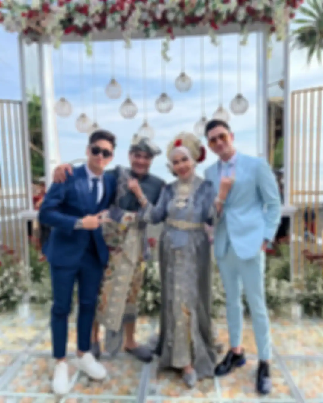 Foto akad nikah Ferry Irawan yang diunggah Verrell Bramasta menuai protes. Suami Venna Melinda terus ditagih utang mantan istri.