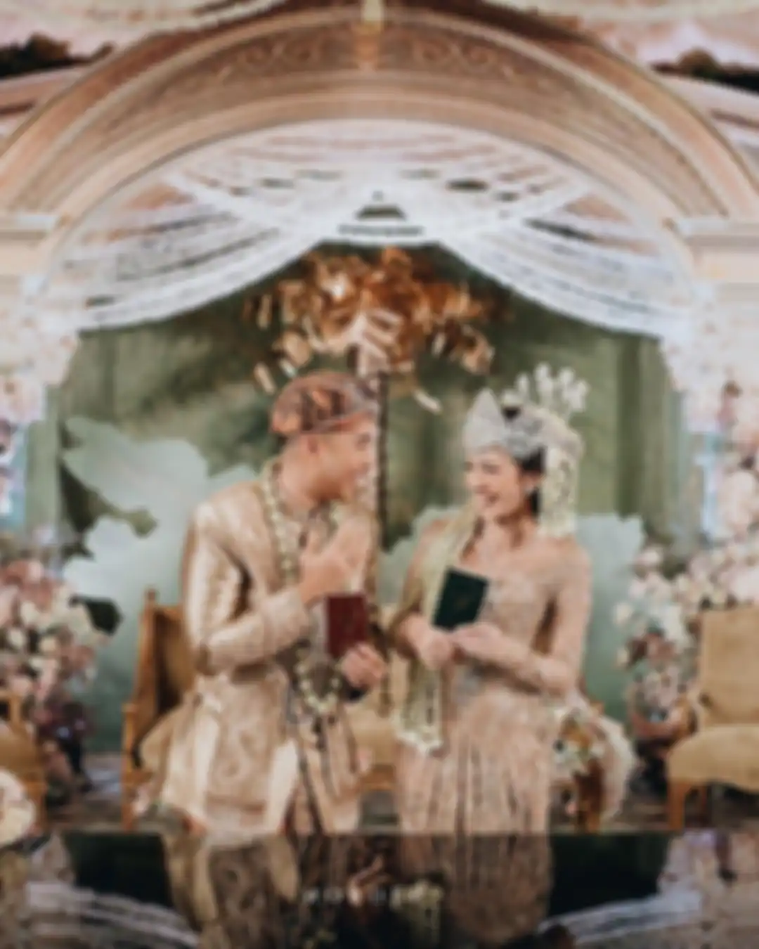 Selain Acha Septriasa, penyanyi kondang inin juga harus hidup dengan satu ginjal. Foto nikahnya curi perhatian netizen. 