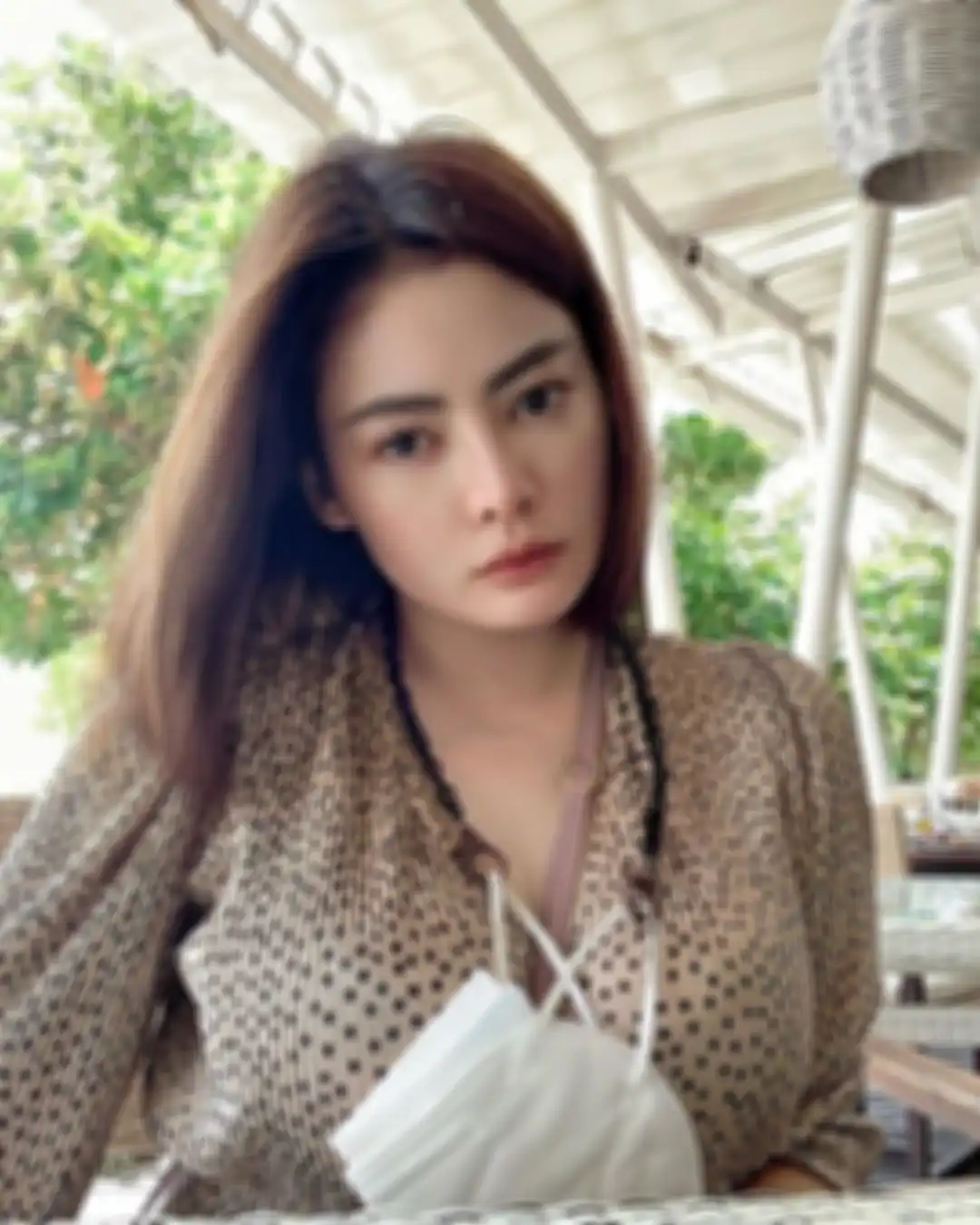 Artis seksi Vitalia Sesha mengunggah foto menangis seorang diri di atas ranjang. Dia murka dituding wanita simpanan pejabat korup. 