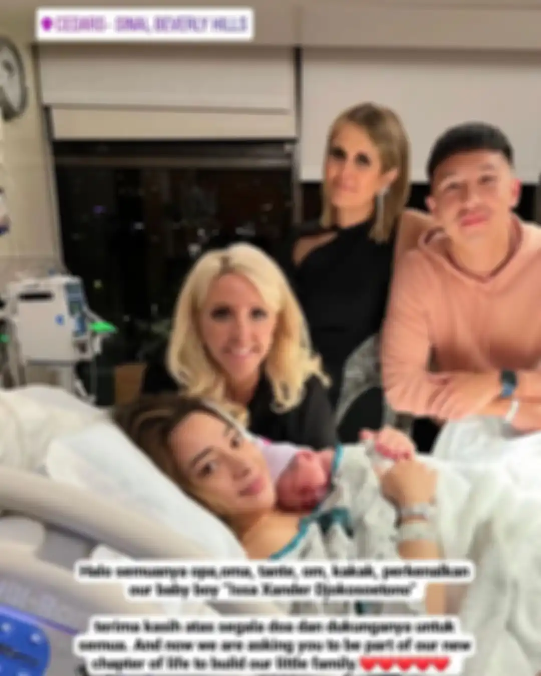 Nikita Willy melahirkan di Amerika Serikat. Foto proses bersalinnya mendapat komentar dari adik Kim Kardashian. Begini hubungan mereka. 