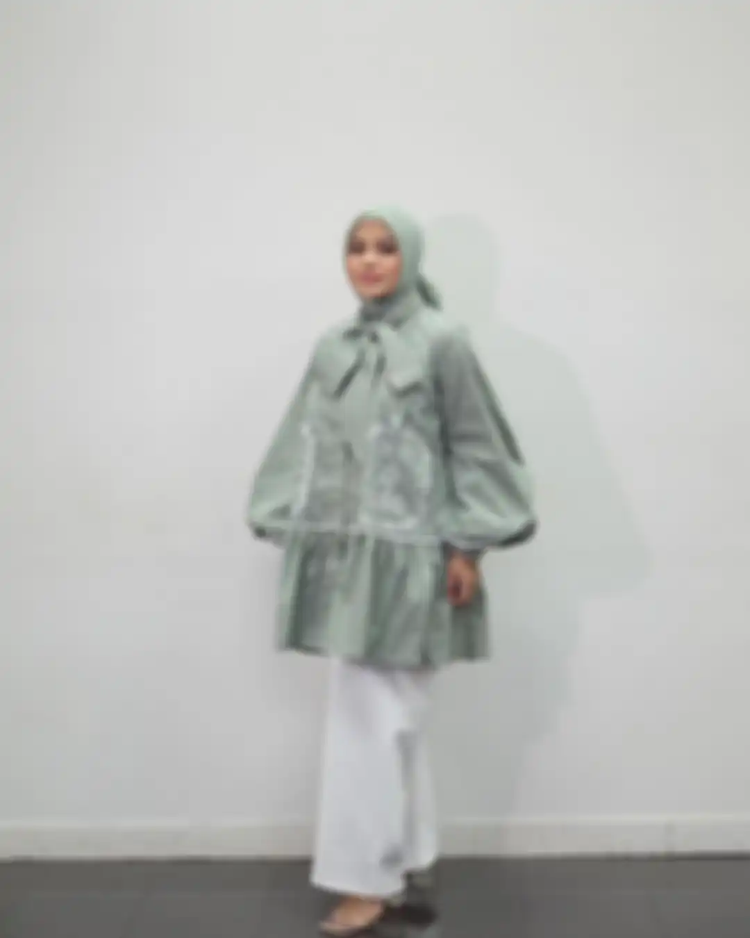Potret OOTD hijab Aurel Hermansyah.