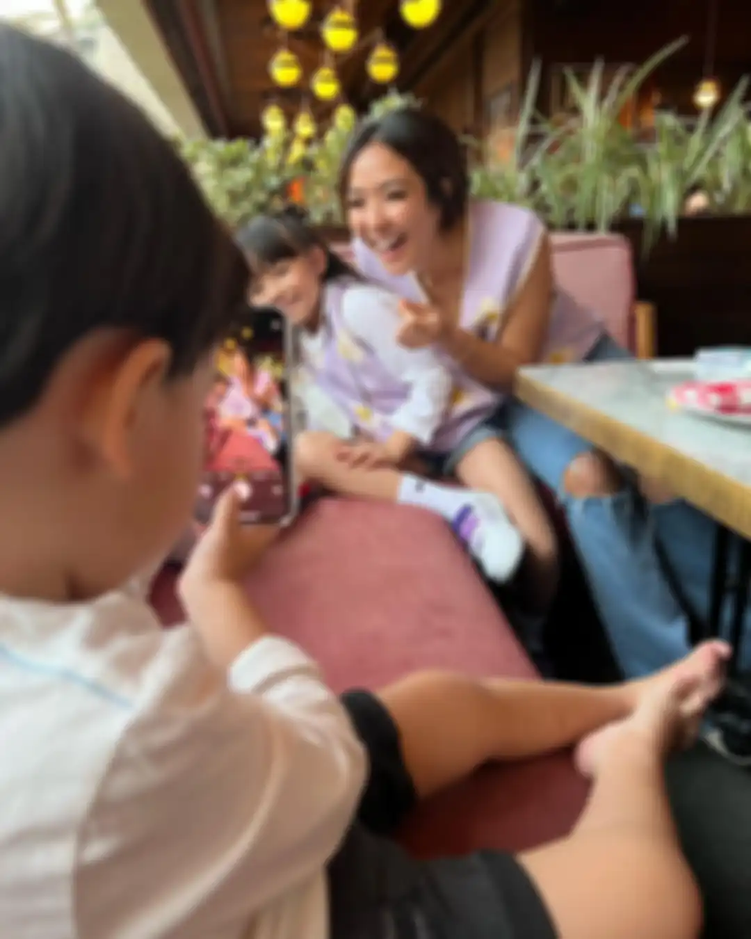 Gempi senang difoto. Kali ini, anak Sammy Simorangkir membuat foto anak Gading Marten. Gisel bongkar alasan cerai dari papa Gempi. 