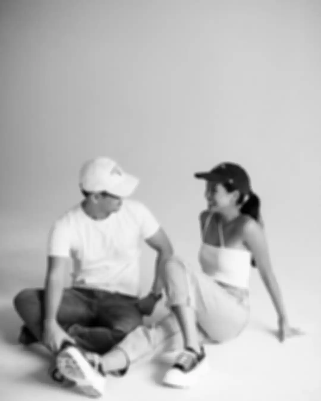 Maudy Ayunda sengaja merahasiakan wajah suaminya di foto nikah. Namun, Maudy pernah kepergok ribut dengan Jesse Choi. Begini kronologinya.