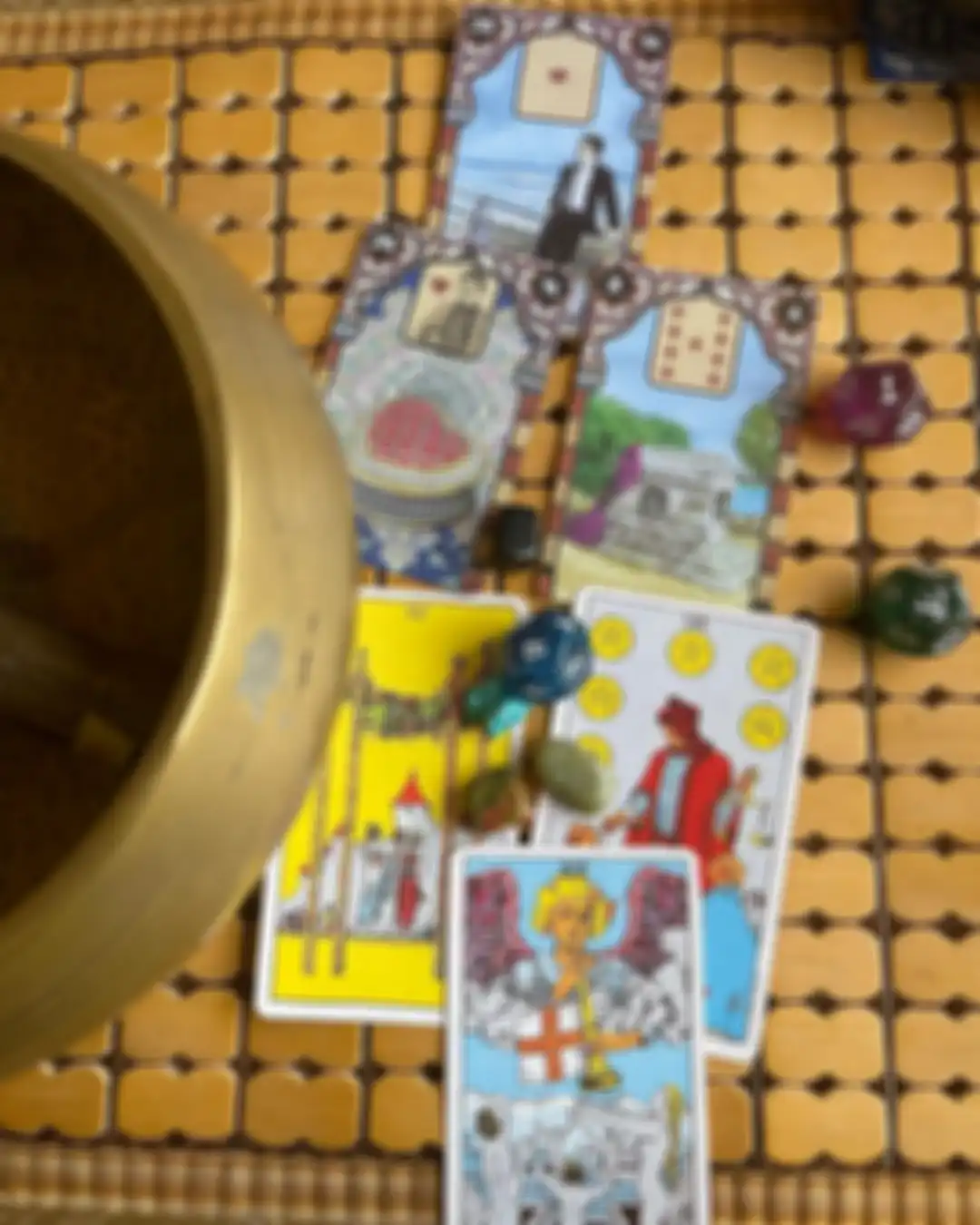 Rara pawang hujan MotogP Mandalika mengaku dapat pesan terakhir dari anak Ridwan Kamil yang hilang. Foto kartu tarotnya banjir hujatan.